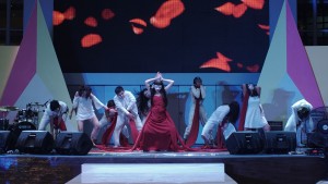Tari kontemporer LSPR Dance dengan tema Fashion Victim.