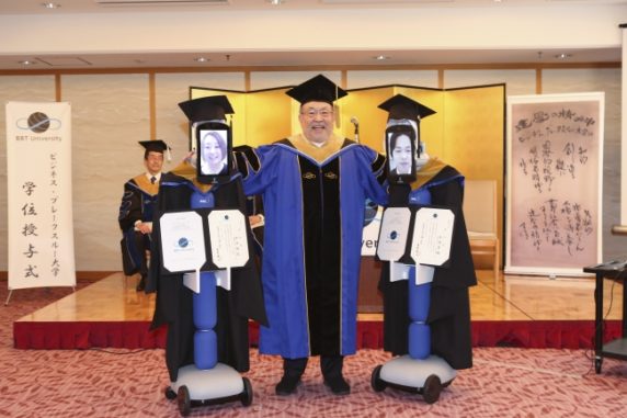 Wisuda Online Wisuda online (ultimagz)