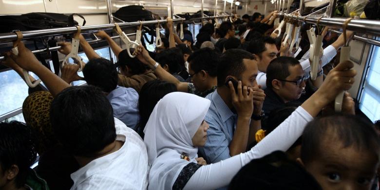 Keretanya Bagus, Penumpangnya “Barbar”