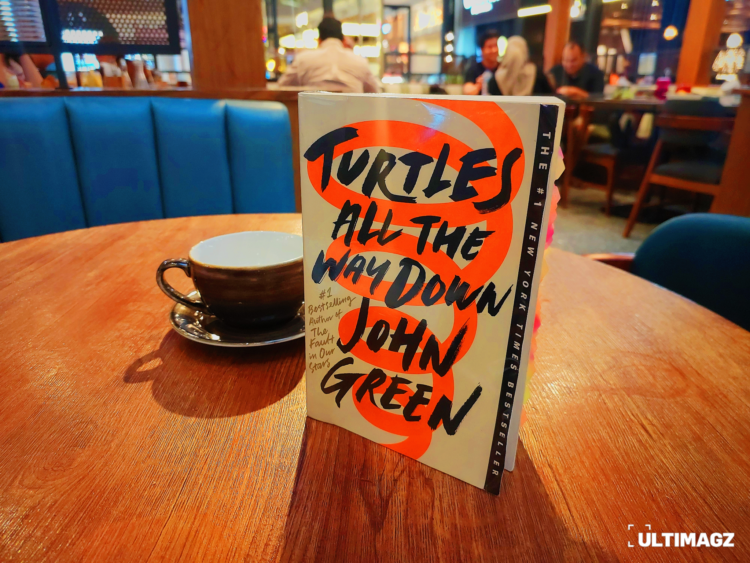 Buku Turtles All the Way Down karya John Green (ULTIMAGZ / Rafael Amory Joseph)