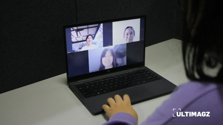 Angelin Precillia (20), salah seorang mahasiswa Universitas Multimedia Nusantara (UMN), saat memberikan perspektif terkait film horor Indonesia.