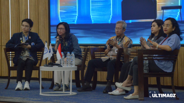 Jajaran rektorat Universitas Multimedia Nusantara pada acara Bincang Hangat 2026 yang diselenggarakan oleh Dewan Keluarga Besar Mahasiswa (DKBM) di Function Hall pada Selasa (05/05/26). [foto id="400"]