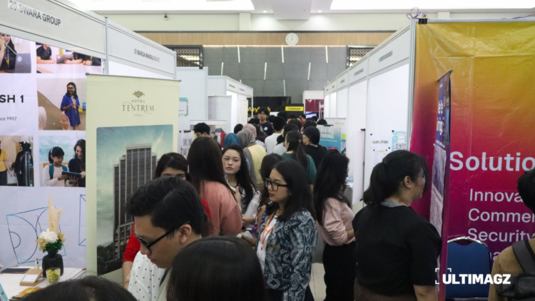 Suasana kegiatan Career Day Universitas Multimedia Nusantara (UMN) yang berlangsung pada Senin (12/05/26) di Function Hall, UMN. (ULTIMAGZ/Charlene Natalie)