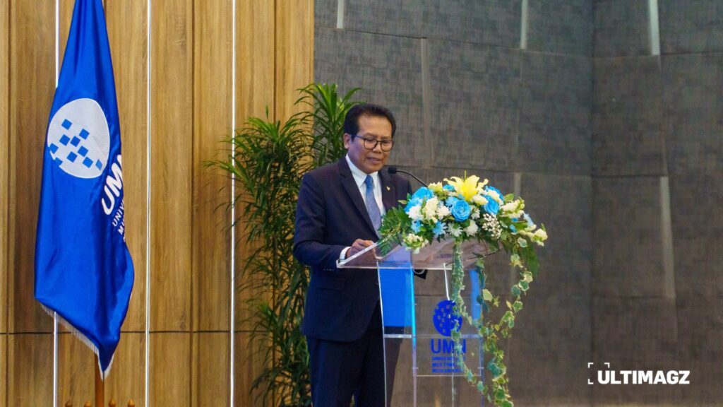 Duta Besar Republik Indonesia untuk Kazakhstan, Fadjroel Rachman, memberikan sambutan pada acara Kazakhstan–Indonesia Forum of Higher Education Institution. [foto id=”398″]