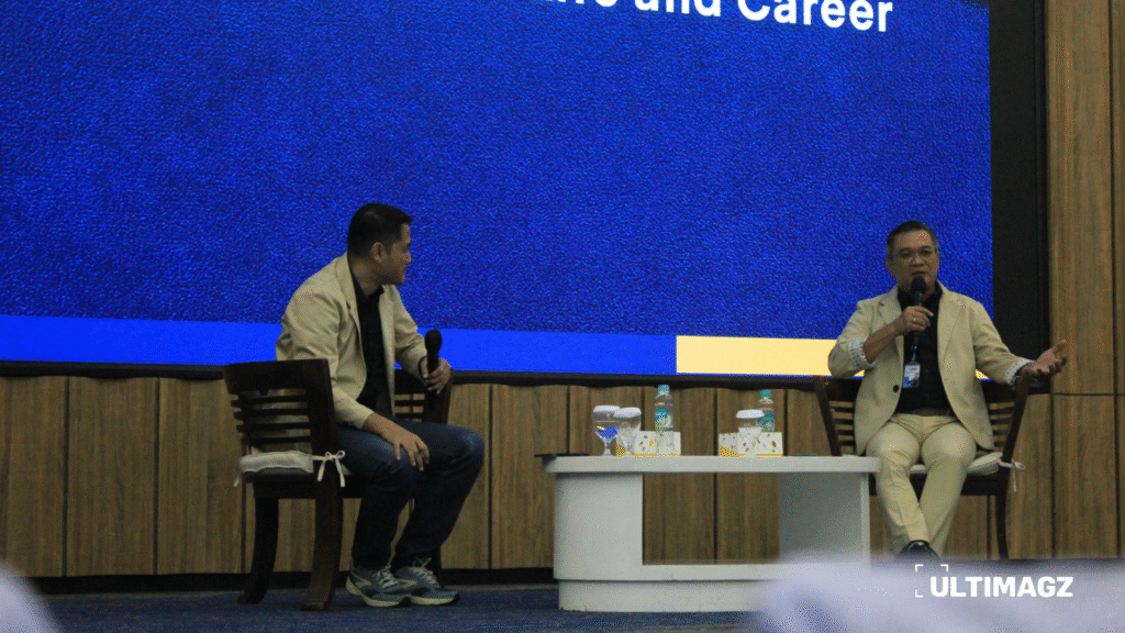 Penyampaian materi oleh Hendra Tan, selaku direktur BCA pada seminar “The Art of Falling: ‘Ukemi’ as a Lesson for Life and Career” di Function Hall, UMN, Jumat (14/11/25). (ULTIMAGZ/Tiffany Michiko Putri)