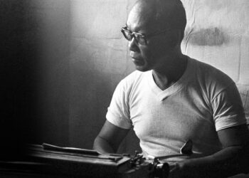 Pramoedya Ananta Toer menulis karyanya di Pulau Buru (Foto: kompas.com)