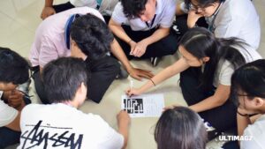 Mentee saat melakukan aktivitas kedua bertajuk "Museum Mystery" dalam rangkaian Mentoring UMN 2025. (ULTIMAGZ/Putri C. Valentina)
