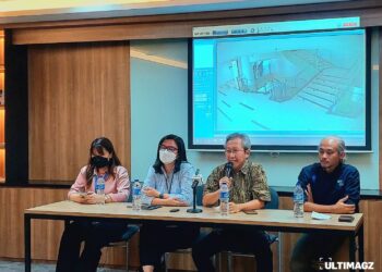 Manajer Kemahasiswaan, Wakil Rektor II, Wakil Rektor III, Manajer PMI dalam konferensi pers insiden kaca pecah di lantai tujuh Gedung C Universitas Multimedia Nusantara (UMN), pada Rabu sore (08/03/2023) di Collabo Space Gedung D UMN. (ULTIMAGZ/Rafael Amory J)