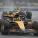 Pembalap Mclaren, Lando Norris memimpin balapan di depan Max Verstappen, pembalap Red Bull Racing di F1 Grand Prix Australia. (apnews.com)