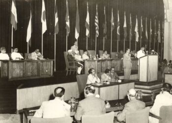 Suasana pidato pembukaan Soekarno pada Konferensi Asia Afrika di Bandung. (Foto: Kompas.com)