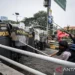 Personel polisi menghalau pengunjuk rasa di Jalan Letjend S. Parman, depan Gedung DPR, Jakarta, pada Senin (25/08/25). (antaranews.com/Bayu Pratama)