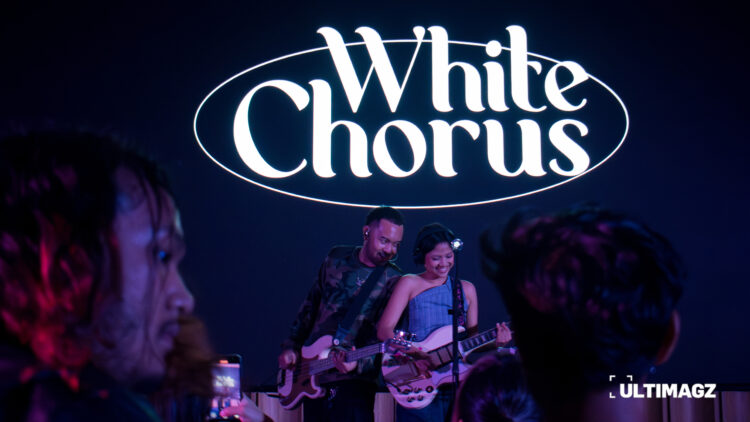 Penampilan White Chorus pada acara Malam Penghargaan UMN Radioactive 2025 di Function Hall, Universitas Multimedia Nusantara pada Sabtu (1/11/2025). (ULTIMAGZ/Ancilla Maura)