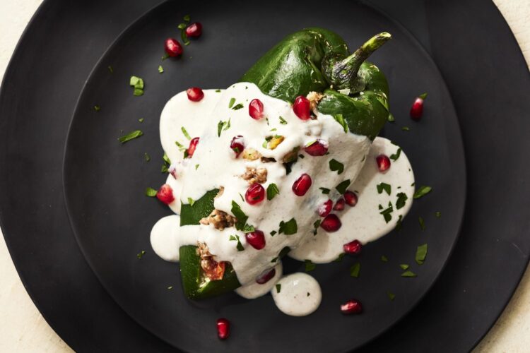 Chilles en Nogada. (foodandwince.com)