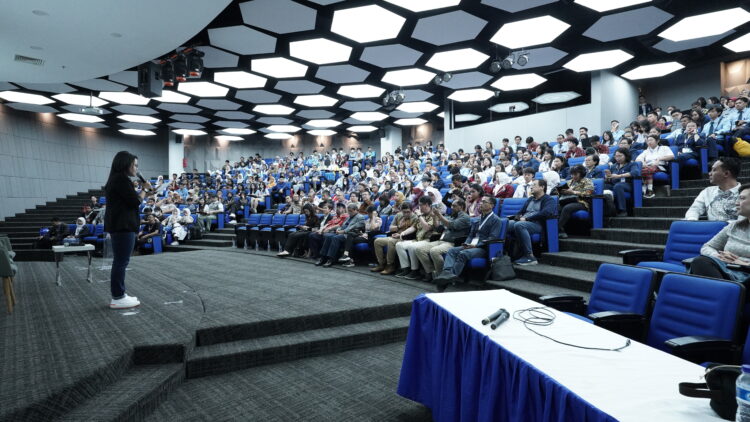 Suasana pembukaan Lomba Peneliti Belia (LPB) Nasional 2023 pada Kamis (30/11/23) di Lecture Theater UMN. (Lomba Peneliti Belia)