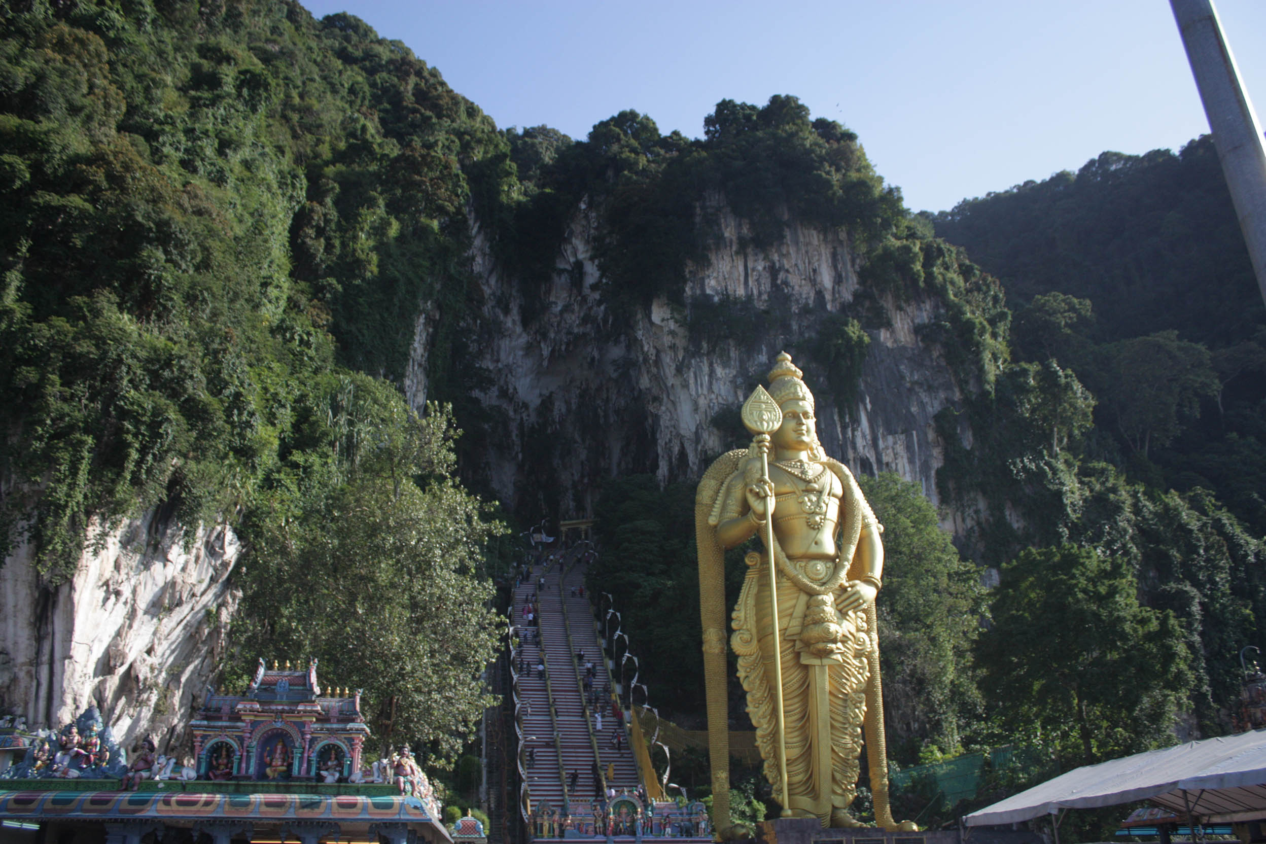 Meniti Anak Tangga ke Batu Caves