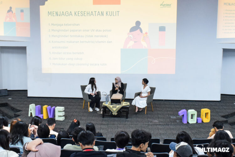 Pemaparan materi tentang cara menjaga kesehatan kulit oleh Dr. Dieny Rizka Nugrahanti (tengah) yang didampingi oleh Shopyana Fatikha (kanan) dan Nelly Carlina (kiri) dalam seminar ALIVE 10.0 di Lecture Theatre, UMN pada Kamis (14/11/24). (ULTIMAGZ/Ancilla Maura)