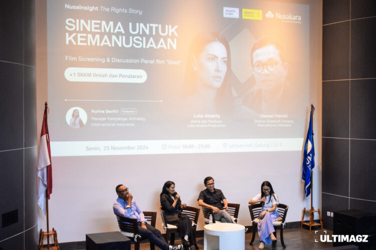 Sesi diskusi film Eksil bersama salah satu eksil generasi dua Nanto (paling kiri), aktris dan produser film Lola Amaria (kedua dari kiri), Direktur Eksekutif Amnesty International Indonesia Usman Hamid (kedua dari kanan), dan Nurina Savitri (paling kanan) sebagai moderator pada Senin (25/11/24) di Lecture Hall, UMN. (ULTIMAGZ/Ancilla Maura)