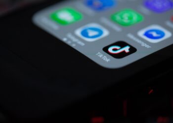 TikTok Shop resmi tutup pada Rabu, 4 Oktober 2023. (Unsplash/Solen Feyissa)