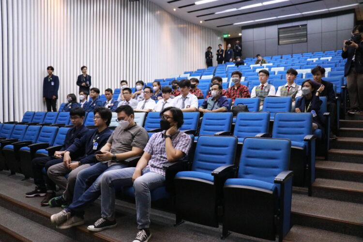 Suasana pembukaan kompetisi Robo Camp 2024 di Lecture Hall UMN pada Senin (05/02/24) (Robo Camp)