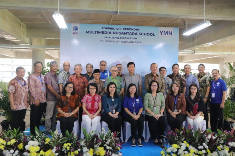 Topping off gedung Multimedia Nusantara School bersama Yayasan Multimedia Nusantara, Universitas Multimedia Nusantara, dan Kompas Gramedia (Dok. UMN)