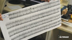 Seismograf mencatat aktivitas Gunung Anak Krakatau di Pos Pemantauan Gunung Krakatau, Pasauran, Serang, Banten, pada Minggu (06/09/2026). (ULTIMAGZ/Febrian Dwianto)