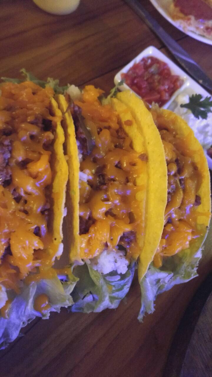 Menikmati Piza Unik dan Taco Ala The PlayRoom