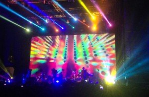 Visual khas psychedelic yang ditampilkan pada konser Tame Impala, Jum'at (29/4) malam di Parkir Selatan Senayan, Kompleks Stadion Utama Gelora Bung Karno.