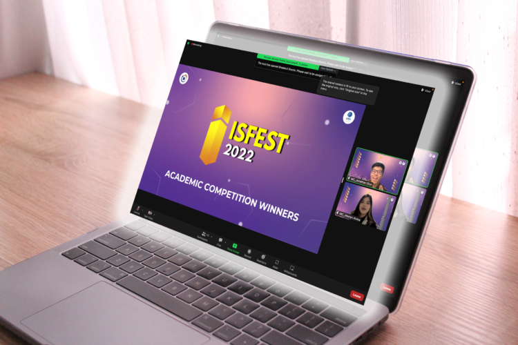 Awarding Night ISFEST 2022 diselenggarakan secara daring pada Sabtu (02/07/2022) via Zoom. (ULTIMAGZ/ Melati Pramesthi)