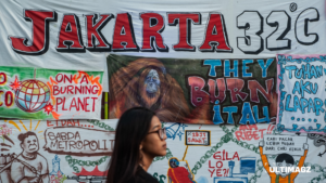 Mural kritik sosial buatan kolektif Jakarta 32°C yang ditampilkan di Synchronised Fest 2026 Jakarta International Expo (JIExpo), Kemayoran, Jakarta Pusat, DKI Jakarta, pada Jumat (16/10/2026). [foto id=”384″]