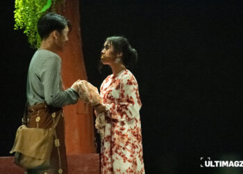 Tokoh Zainuddin dan Hayati pada pentas besar Teater KataK di Gedung Kesenian Jakarta pada Jumat (19/05/23). (ULTIMAGZ/Margaretha Netha)