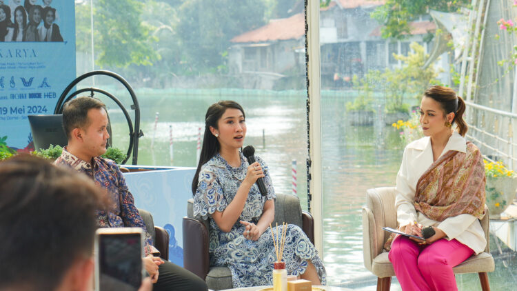 Konferensi pers “Renjana Cita Srikandi” bersama Vice President (VP) Corporate Communication PT Pertamina Persero Fadjar Djoko Santoso dan Chief Marketing Officer (CMO) Leet Media Indah Setyani . (Leet Media)