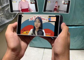 The Time Reverse: Peragaan Busana dengan Produk Thrifting