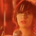Vokalis Yeah Yeah Yeahs, Karen O dalam video musik “Maps" (IMDb)