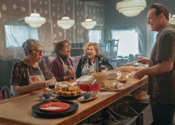 Lorraine Bracco, Talia Shire, Brenda Vaccaro dan Vince Vaughn dalam film Nonnas (2025). (imdb.com)