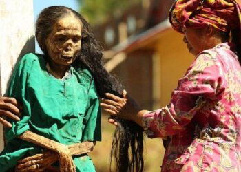 Ma’nene, Tradisi Jemur dan Ganti Pakaian Mayat (ULTIMAGZ)