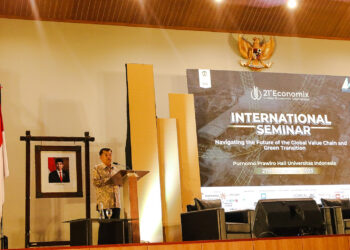 Wakil Presiden Republik Indonesia ke-10 dan ke-12 Dr. (H.C.) M. Jusuf Kalla membahas globalisasi di The 21st Economix FEB UI 2023 pada Senin (27/11/23). (ULTIMAGZ/Kezia Essie Awuy)