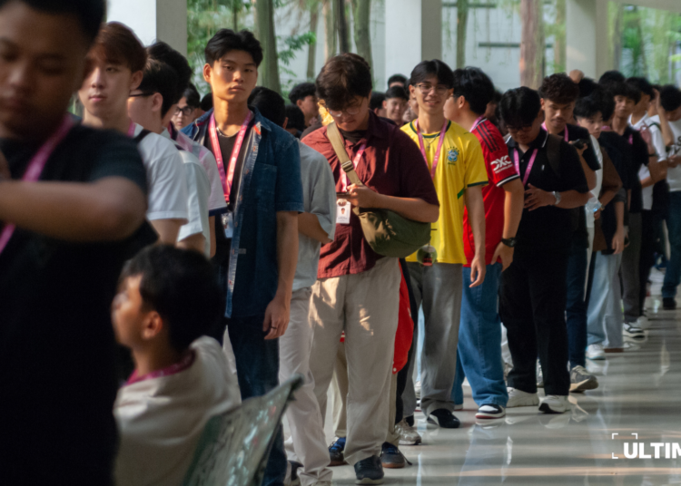 Mahasiswa baru mengantre untuk mengikuti rangkaian kegiatan MAXIMA 2026 di Universitas Multimedia Nusantara (UMN), Tangerang, Banten, Minggu (22/8/2026). [foto id=”384″]