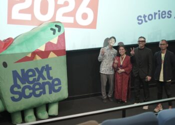 Dari kiri ke kanan, Miyake Shota (Asisten Direktur The Japan Foundation Jakarta), Penny Sylvania Putri (Festival Director NextScene), Abhay Punjabi (sutradara film Pukam Pukai: To Fetch a Pail of Water), dan Andang Kelana (Direktur Artistik NextScene) berfoto bersama dalam pembukaan Festival NextScene di CGV fX Sudirman, Jakarta, Kamis (6/8/2026). (Sumber: Dokumentasi NextScene).