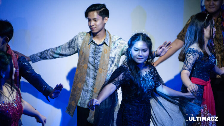 Penampilan tari tradisional oleh para finalis Duta Anti Narkoba. (ULTIMAGZ/Gabri Perboire)