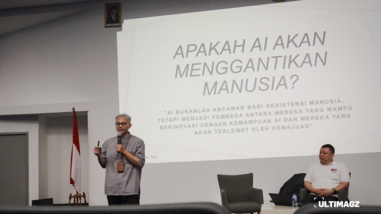 Pembicara talkshow malam puncak Flagship 3.0 Pengamat Bidang Kecerdasan Buatan AI Adi Wibowo Octavianto dan Ketua Indonesia AI Society (IAIS) Lukas pada Selasa, (20/11/23) di Lecture Theater UMN. (ULTIMAGZ/Kezia Essie Awuy)