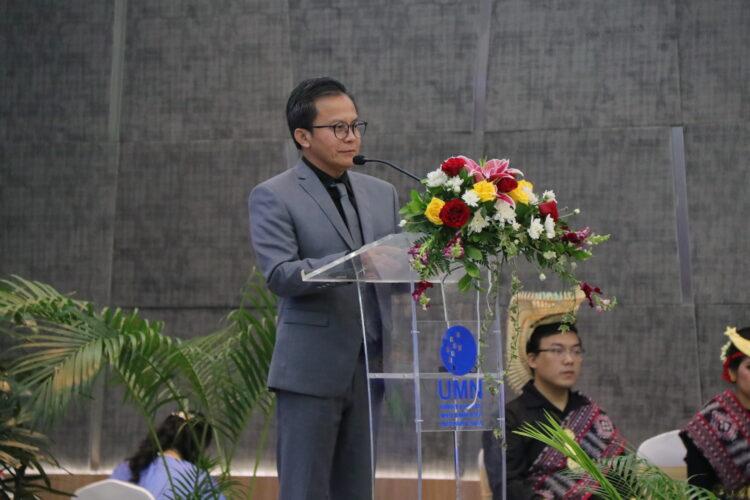 Penyampaian pidato oleh Prof. Dr. Toni Toharudin, S.Si., M.Sc., selaku Kepala LLDIKTI Wilayah III (Dokumentasi. UMN)