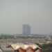 Tebalnya polusi udara menutupi langit dan gedung tinggi di daerah Gading Serpong pada siang hari. (ULTIMAGZ/Justine Dave)