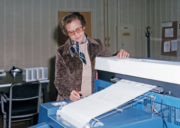 Potret Katherine Johnson di Pusat Penelitian Langley NASA pada 1980. (nasa.gov)