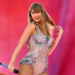 Potret Taylor Swift ketika tampil di “The Eras Tour”. (lifeandstylemag.com)
