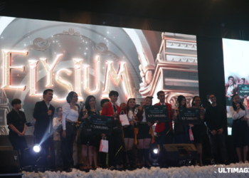 Para pemenang dan pembawa acara Starlight 2023 sedang berfoto dengan Imazka Arto, Jovial Da Lopez, serta Maria Christy sebagai juri, pada Jumat (10/11/23) di QBig Convention Hall, BSD City. (ULTIMAGZ/Vellanda)