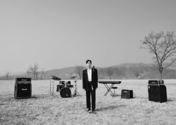 Suho EXO "Grey Suit" (ULTIMAGZ)