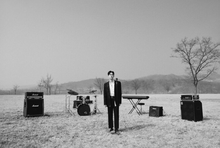 Suho EXO "Grey Suit" (ULTIMAGZ)