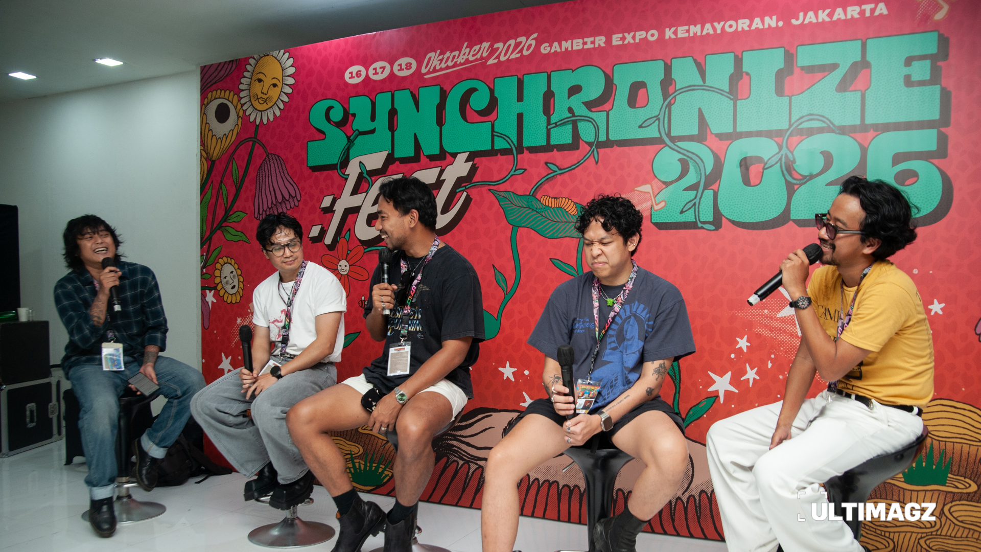 Personel .Feast melakukan konferensi pers di Media Room Synchronised Fest 2026 di Jakarta International Expo (JIExpo), Kemayoran, Jakarta Pusat, DKI Jakarta, Minggu (18/10/2026). (ULTIMAGZ/Gabri Perboire)