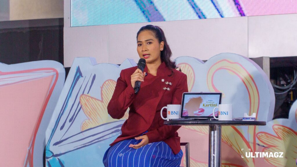 Wakil Menteri Pariwisata Ni Luh Puspa menyampaikan pandangannya dalam acara Svarna Kartini. [foto id=”398″]
