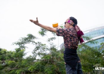 Ilustrasi pawang hujan yang sedang melakukan ritual (ULTIMAGZ/Muara Ikhwan).